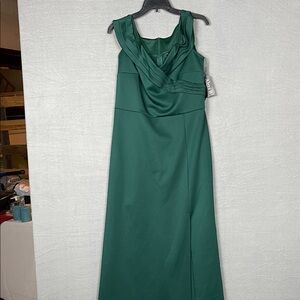 Elegant Green Evening Gown